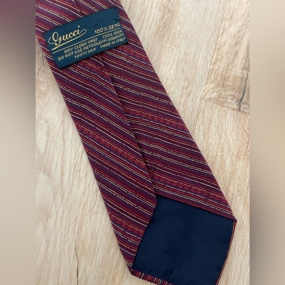GUCCI Authentic Vtg 100% Silk Men’s Tie Red Striped Logo - Picture 1 of 4